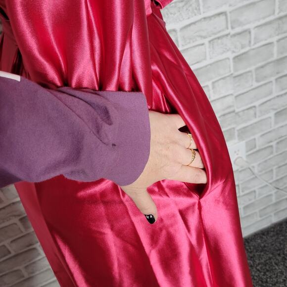 Vintage Red Nylon Ruffle Edge Robe, size Small - Picture 5 of 7